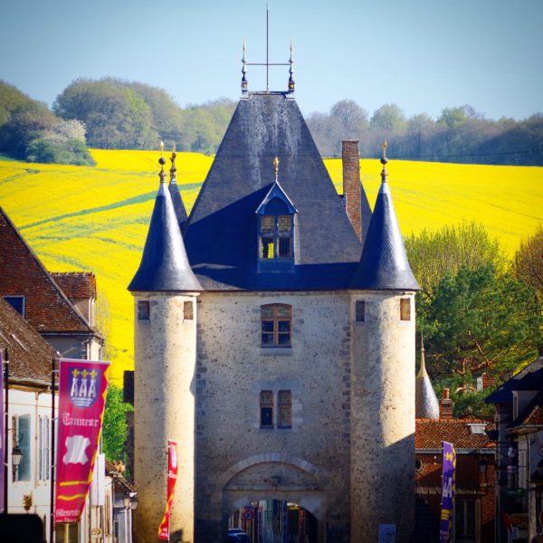 Discover Villeneuve-sur-Yonne, a town of character !
