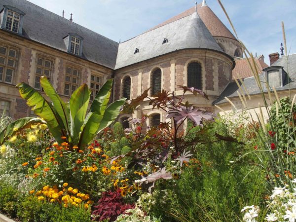 Relax in the parks and gardens